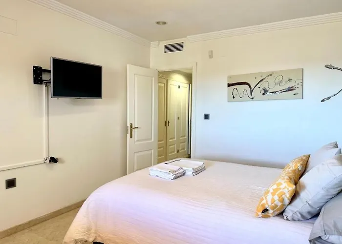 Apartman Moderno Con Preciosas Vistas Al Mar En Urbanizacion Con Piscina - Rio Real 11 2g *