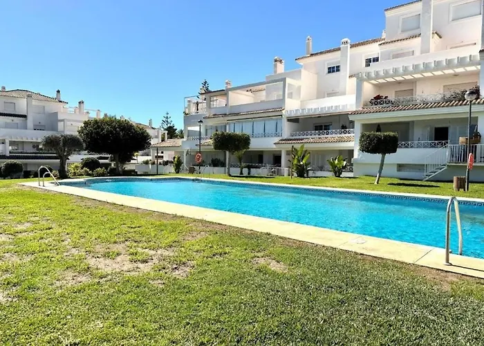 Moderno Con Preciosas Vistas Al Mar En Urbanizacion Con Piscina - Rio Real 11 2g Marbella